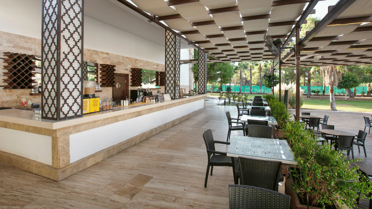 Shooter Pool Bar